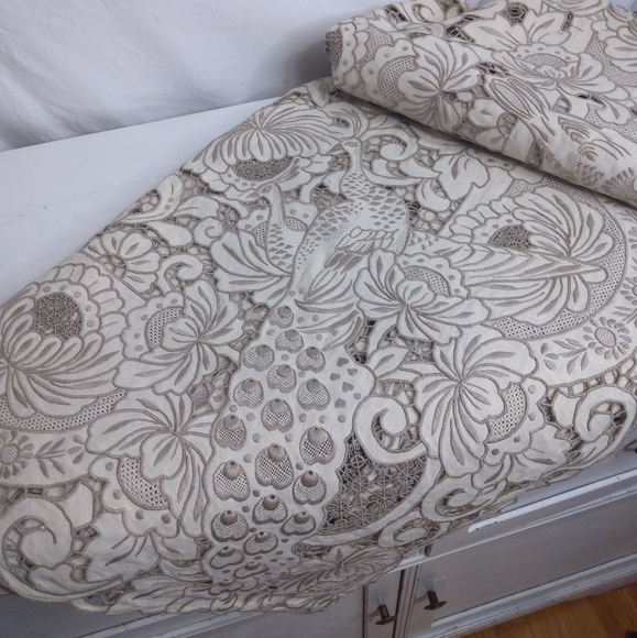 Maderia Tablecloth Birds Peacocks Cutwork - Picture 16 of 16